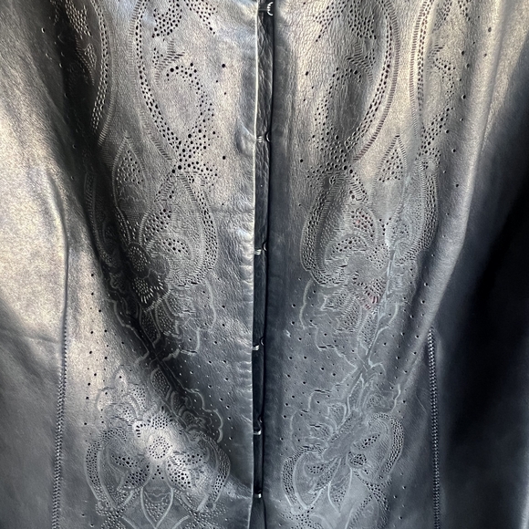 Meet your Posher, Dawn - Picture 2 of 5